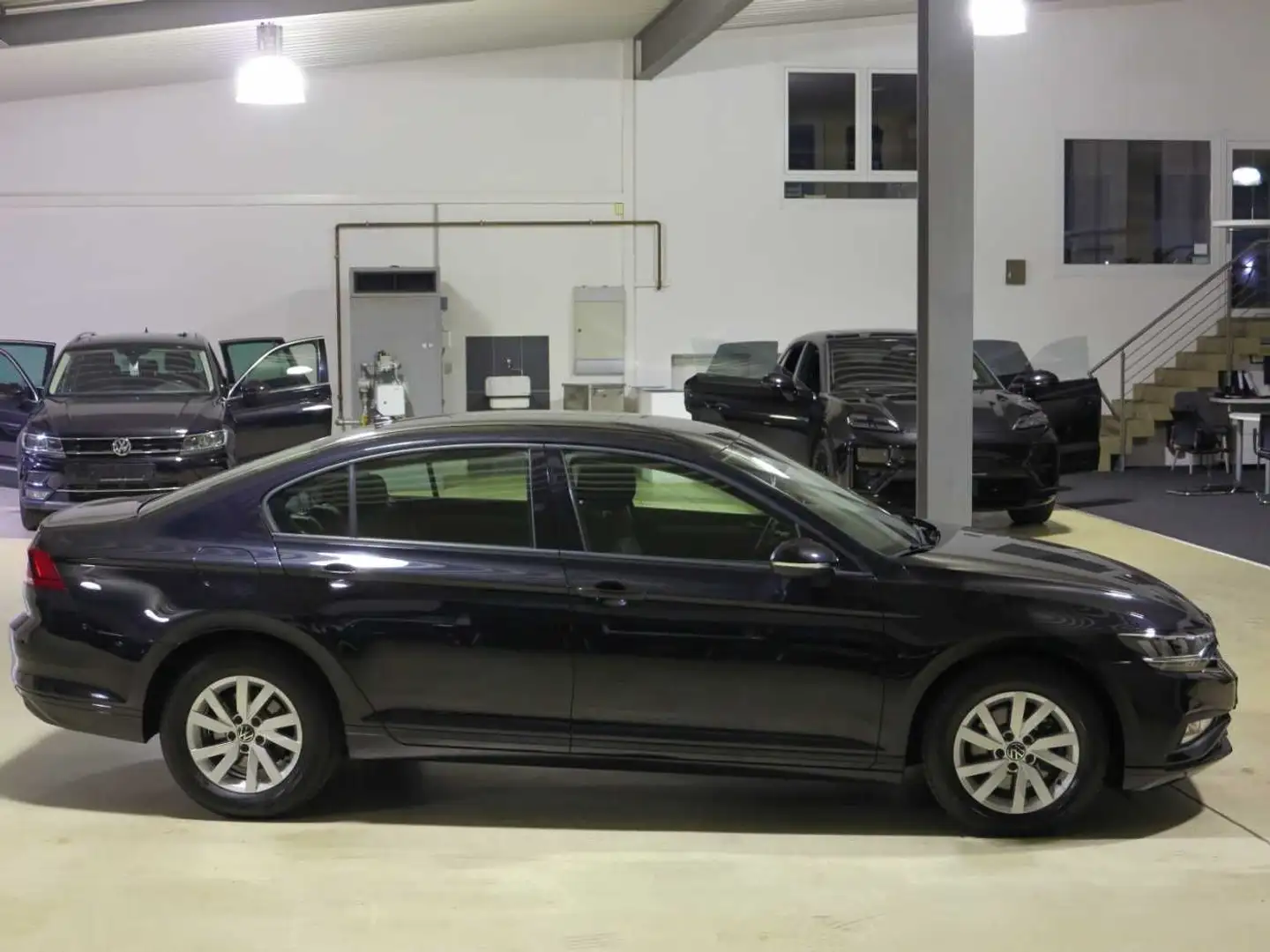 Vehicle image, number 13