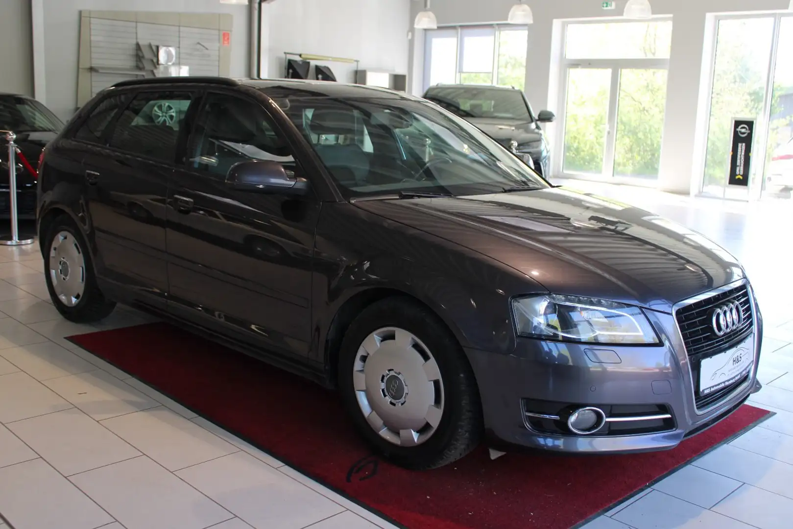 Vehicle image, number 6