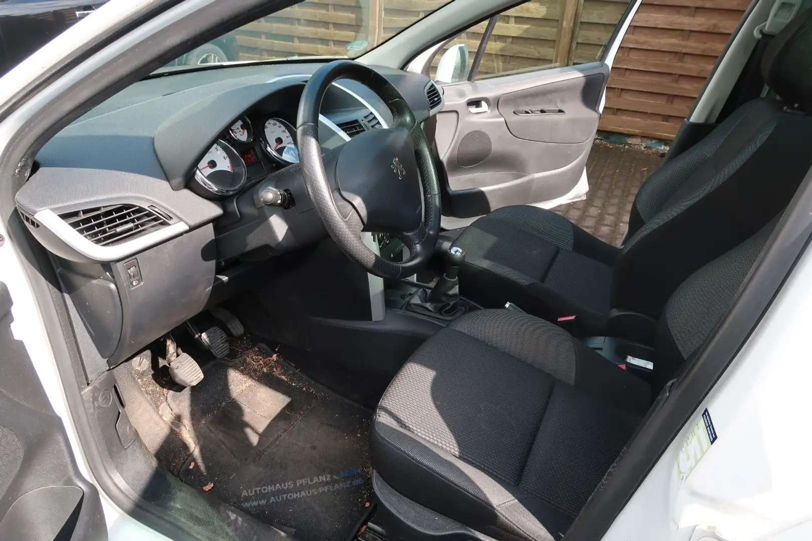 Vehicle image, number 8