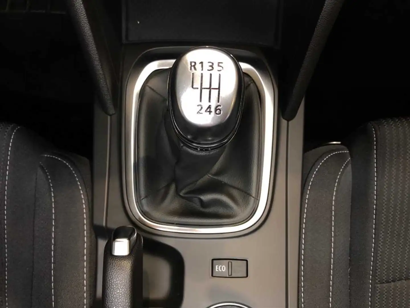 Vehicle image, number 14