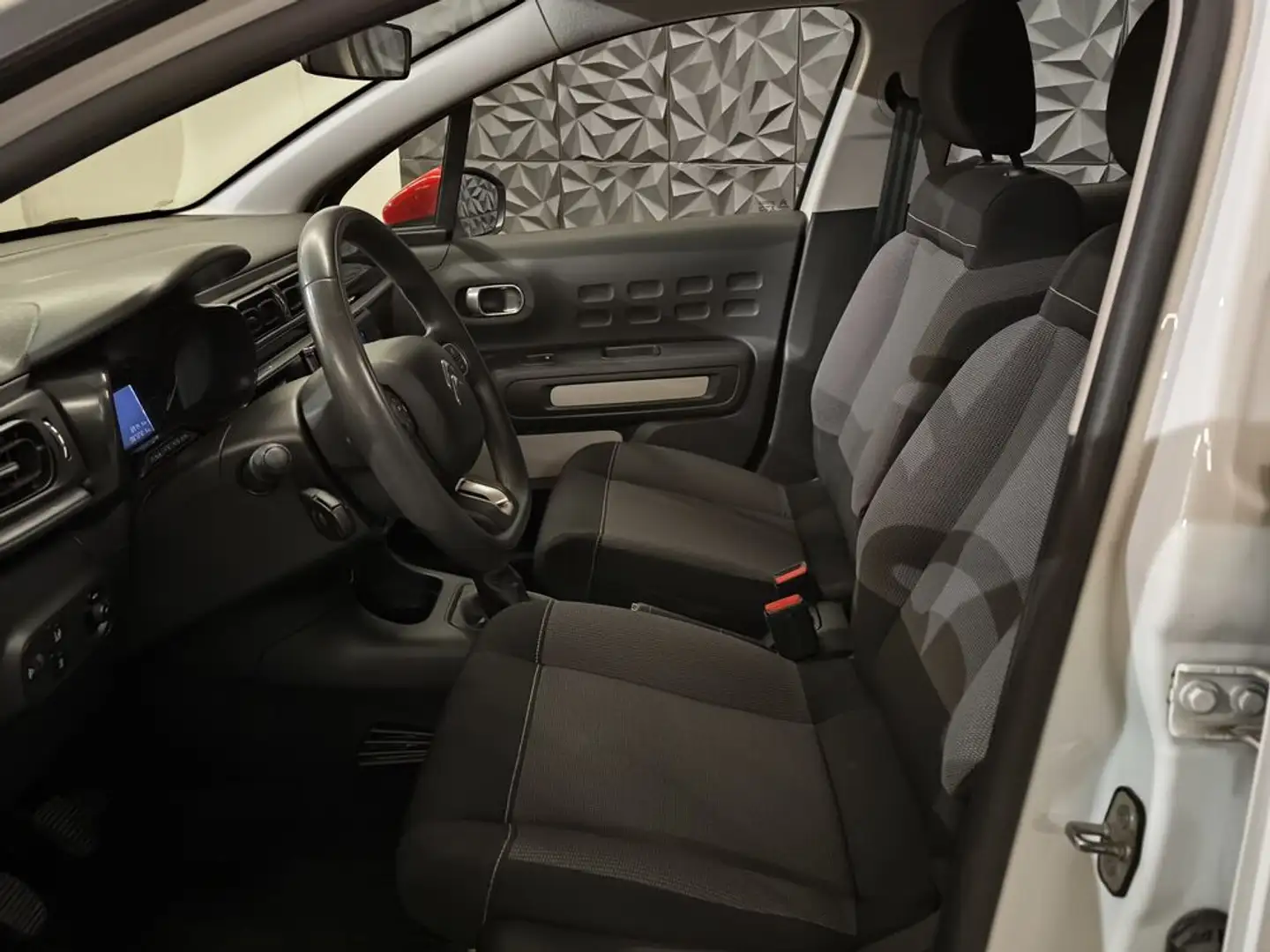 Vehicle image, number 5