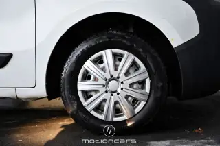 Vehicle image thumbnail, number 7