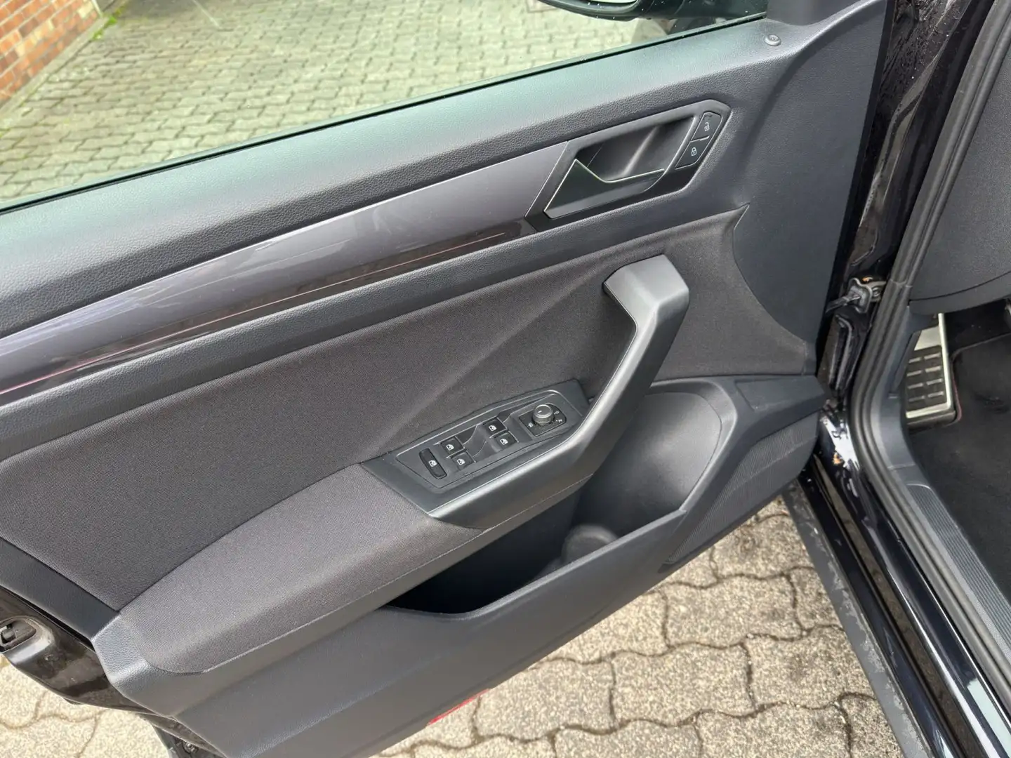 Vehicle image, number 9