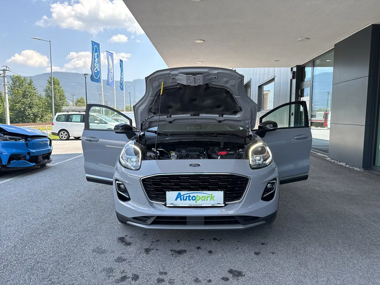 Vehicle image, number 9