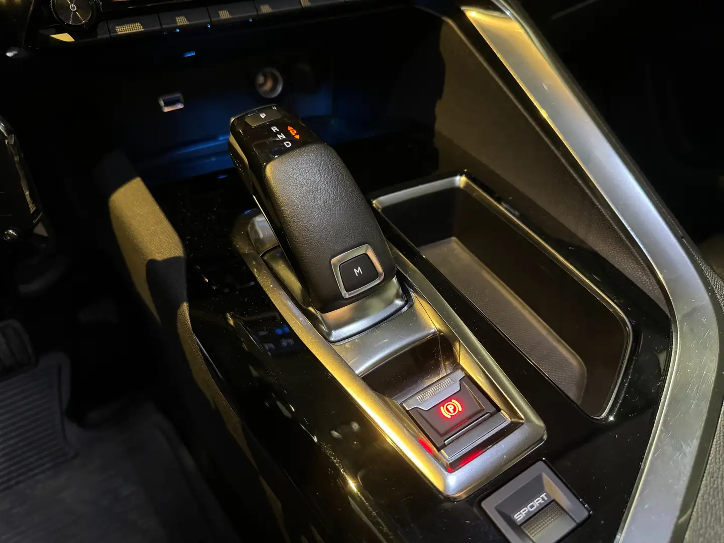 Vehicle image, number 16