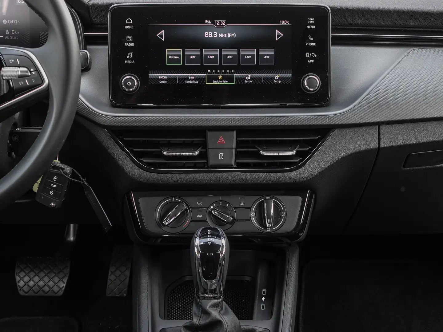 Vehicle image, number 12