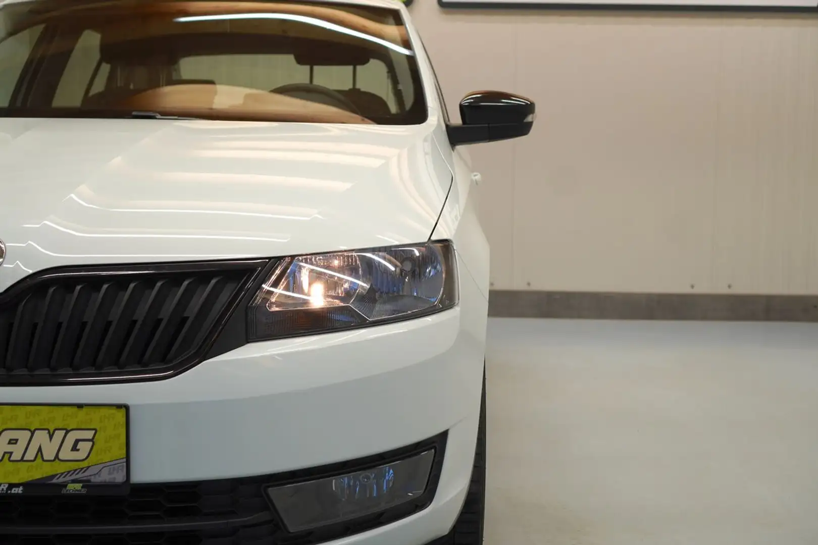 Vehicle image, number 10