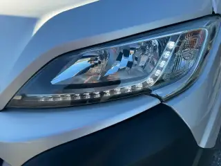 Vehicle image thumbnail, number 3