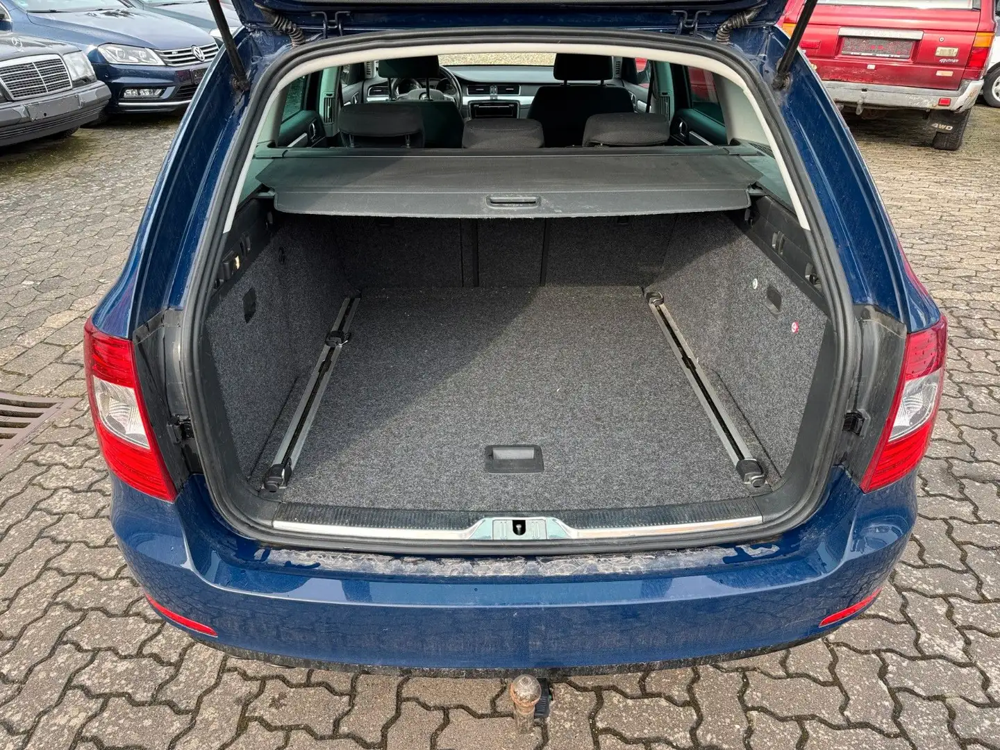 Vehicle image, number 14