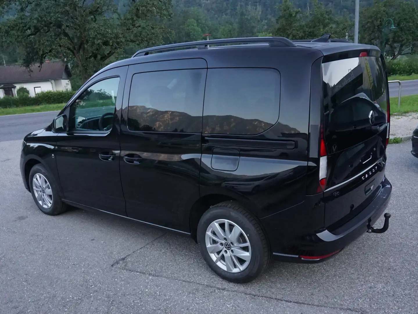 Vehicle image, number 6