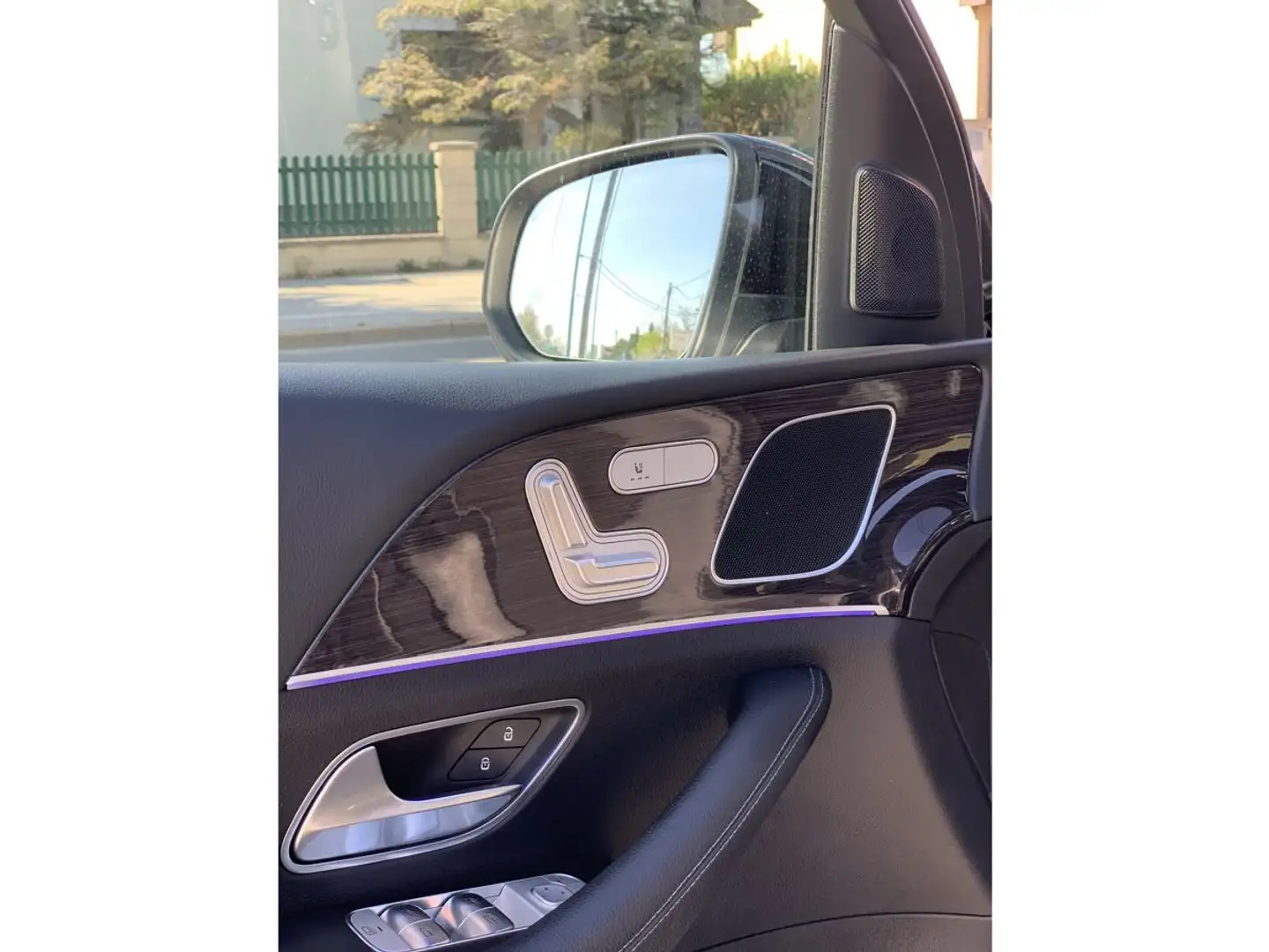 Vehicle image, number 12