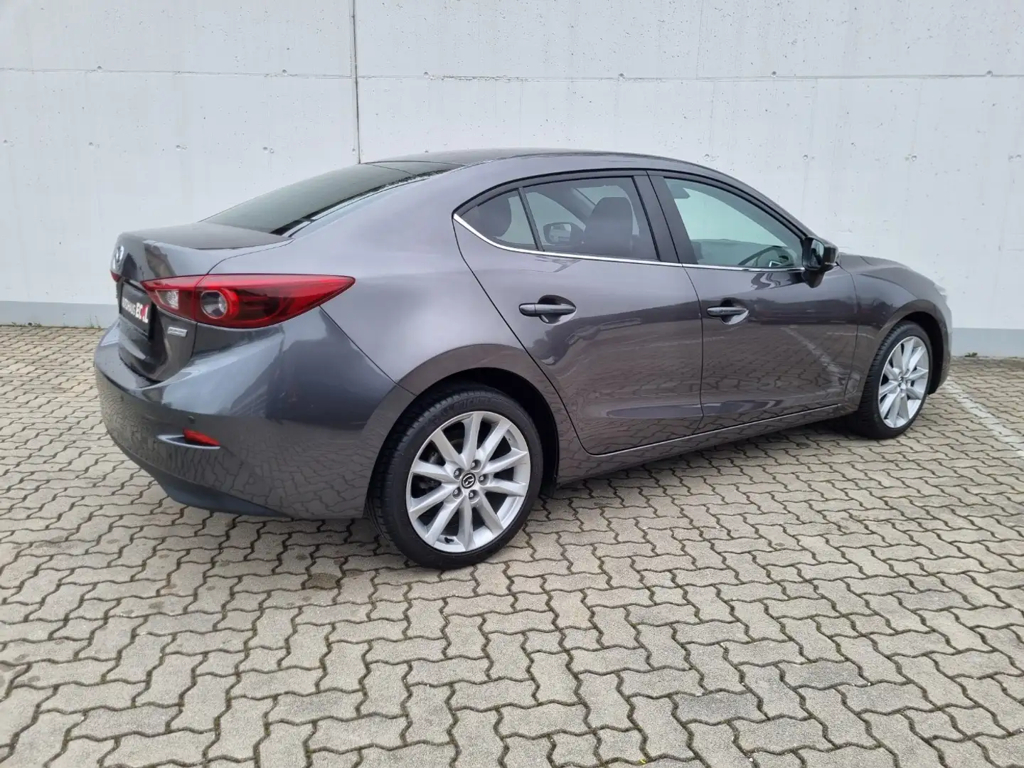 Vehicle image, number 2