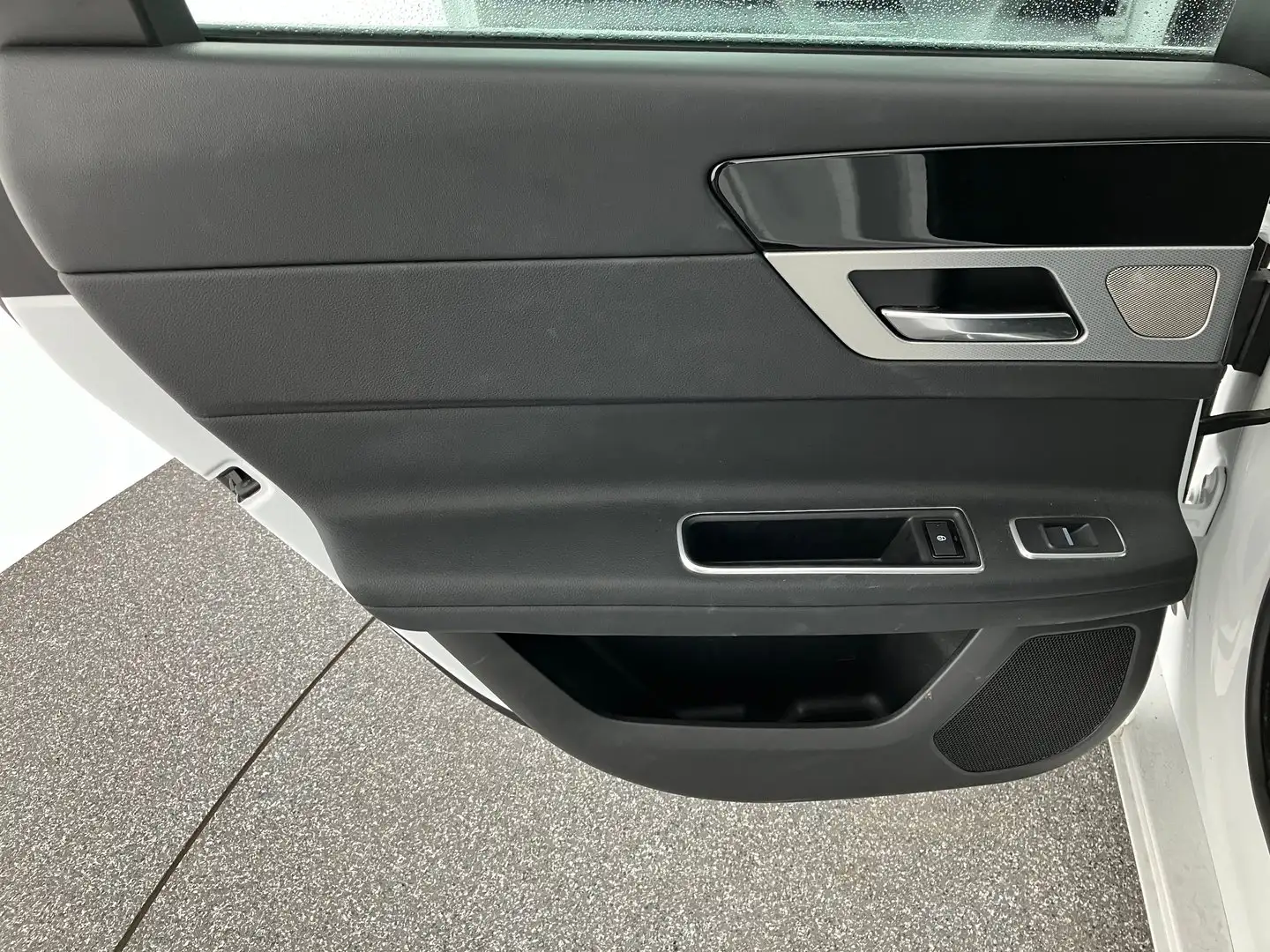 Vehicle image, number 13