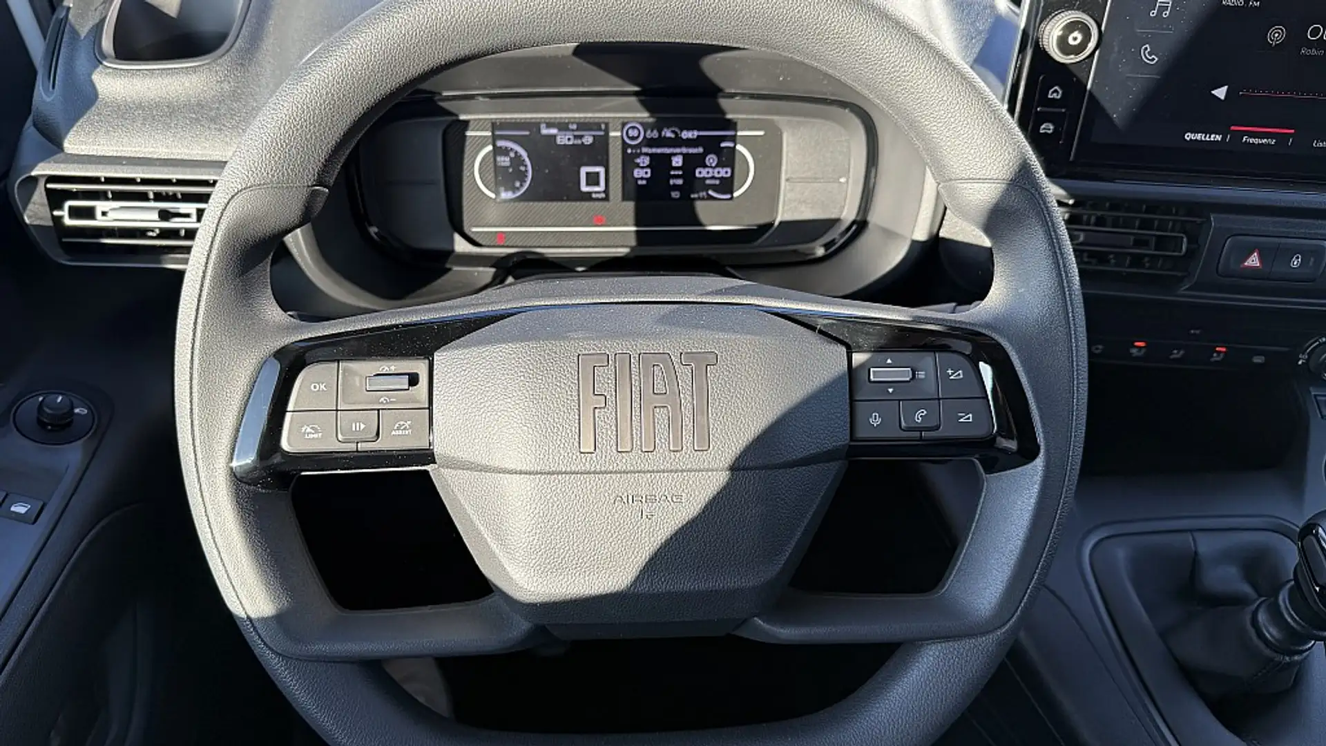 Vehicle image, number 14