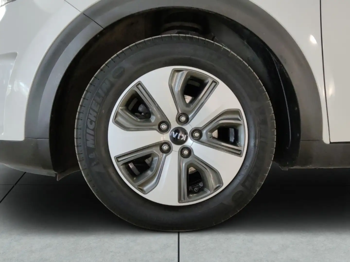 Vehicle image, number 4