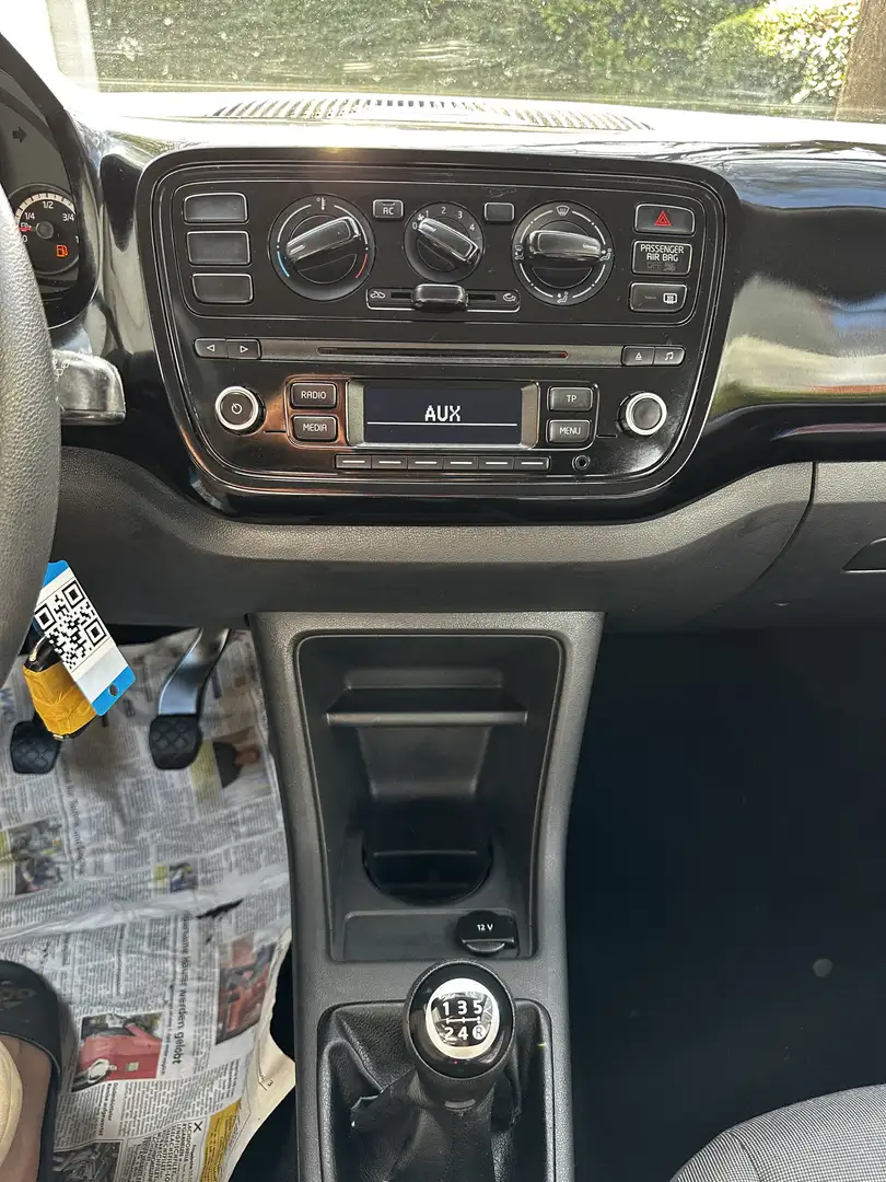 Vehicle image, number 12