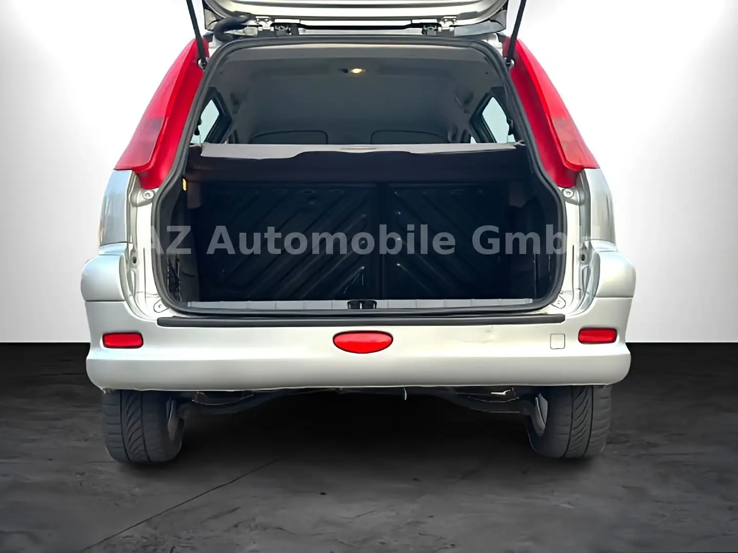 Vehicle image, number 12