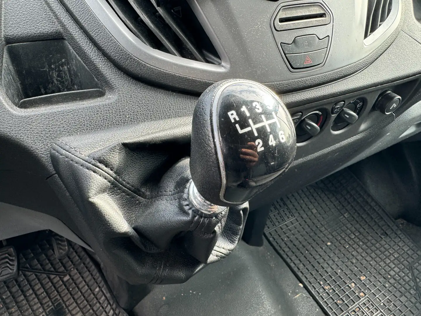 Vehicle image, number 9