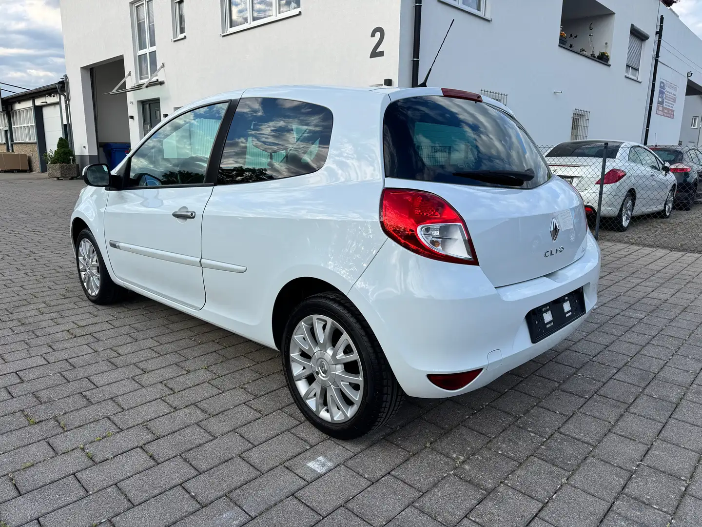 Vehicle image, number 3