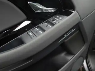 Vehicle image thumbnail, number 6