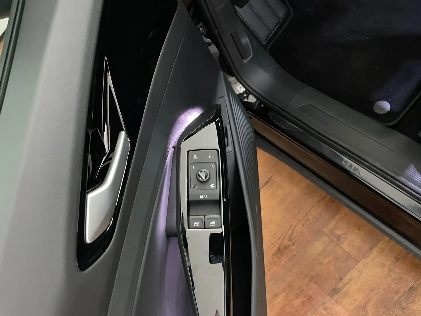 Vehicle image, number 5