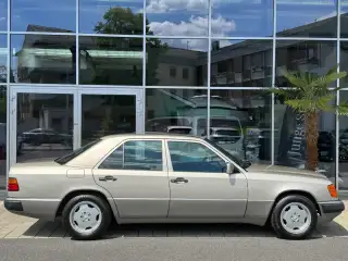 Vehicle image thumbnail, number 3