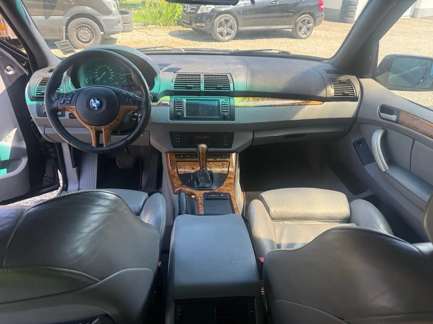 Vehicle image, number 9