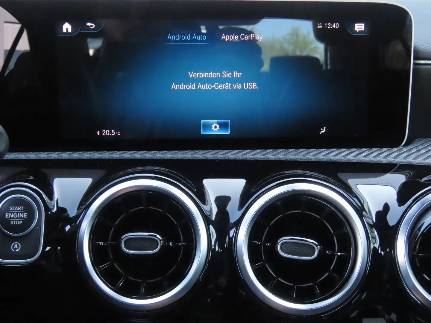 Vehicle image, number 12