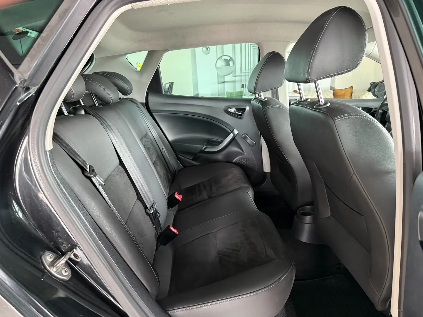 Vehicle image, number 6