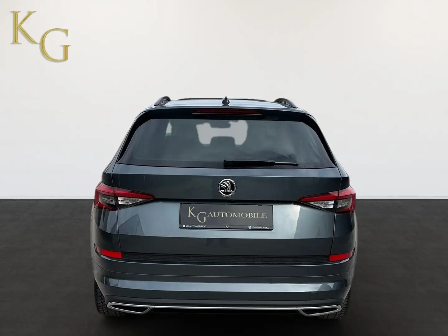 Vehicle image, number 6