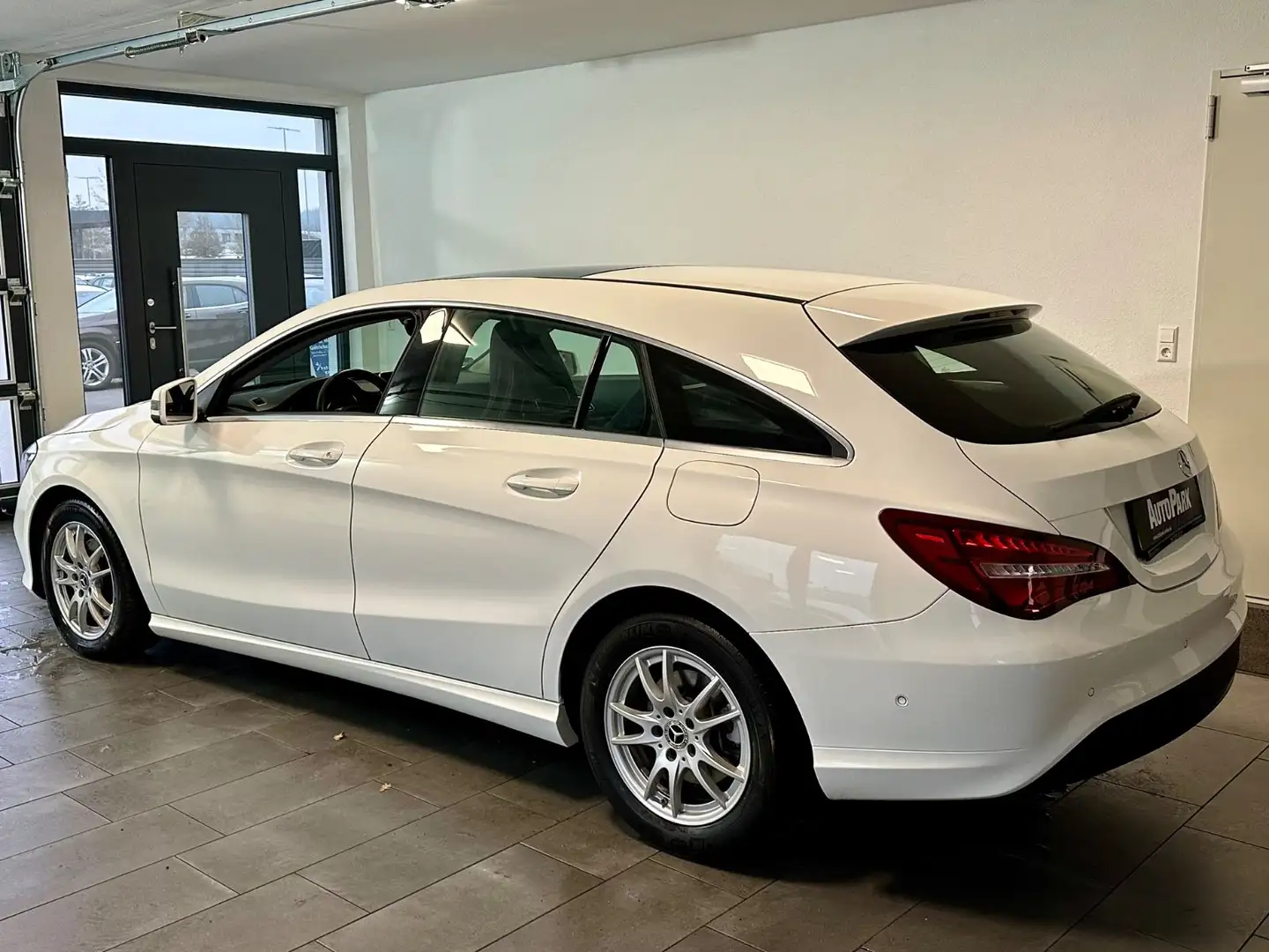 Vehicle image, number 6