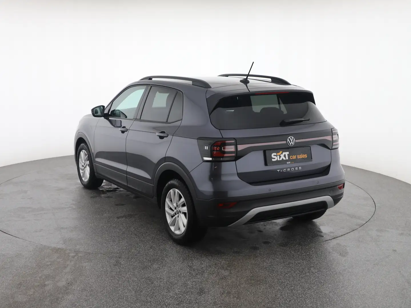 Vehicle image, number 4