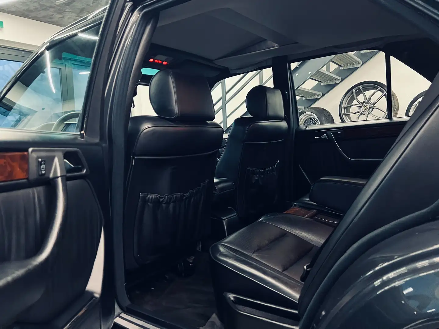 Vehicle image, number 9