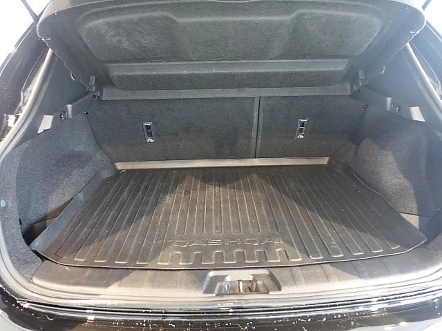 Vehicle image, number 6