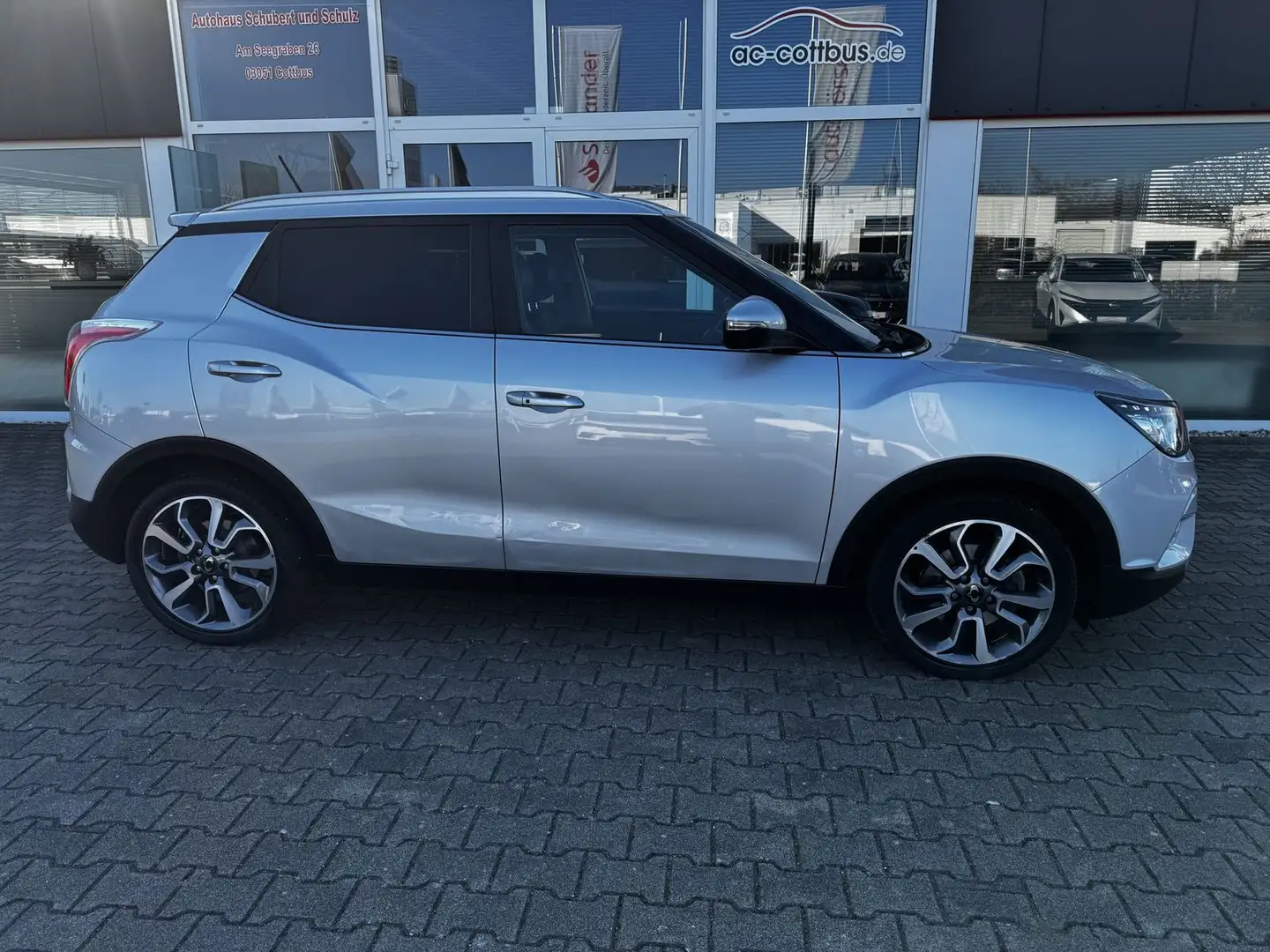 Vehicle image, number 2