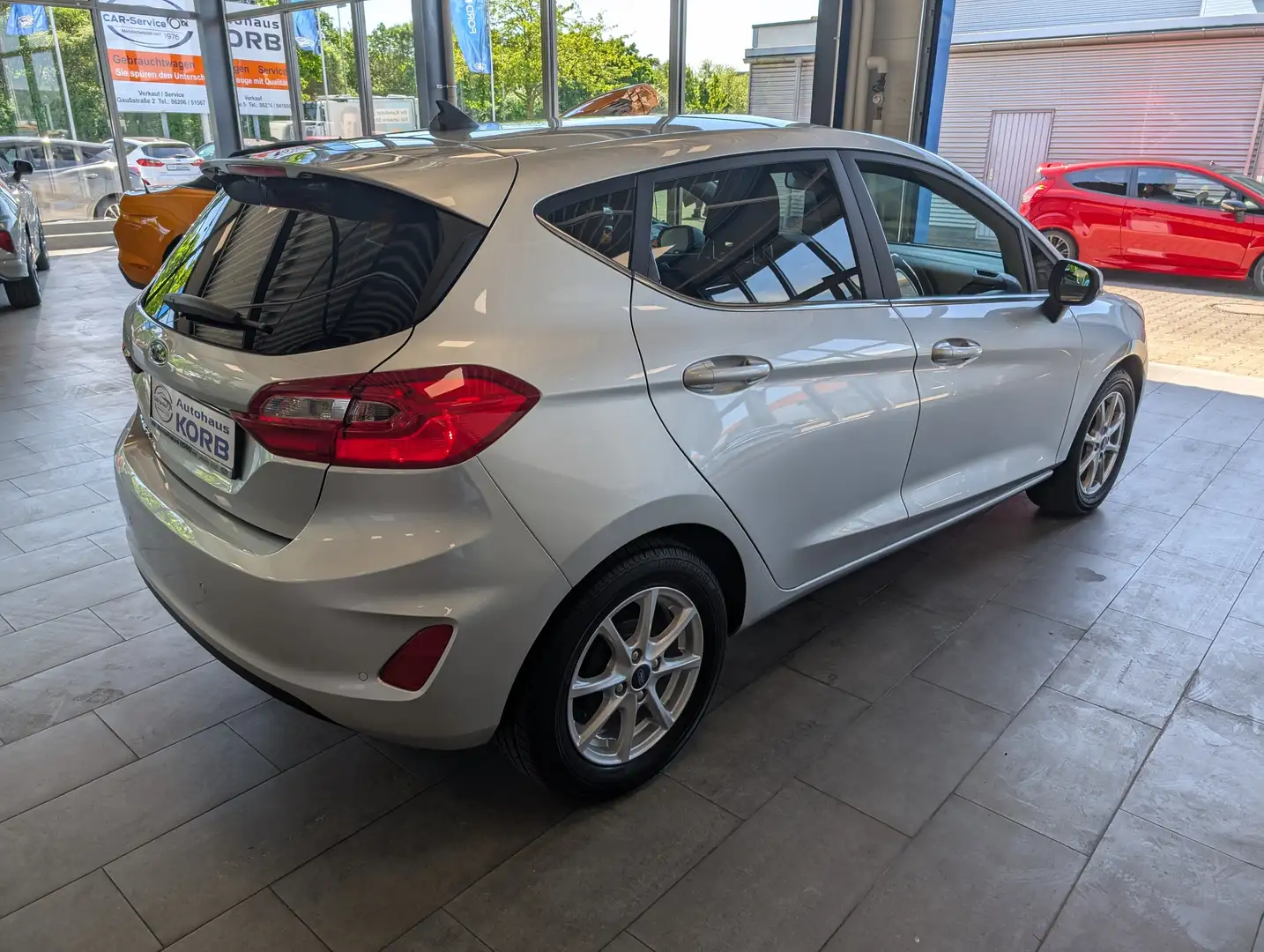 Vehicle image, number 2