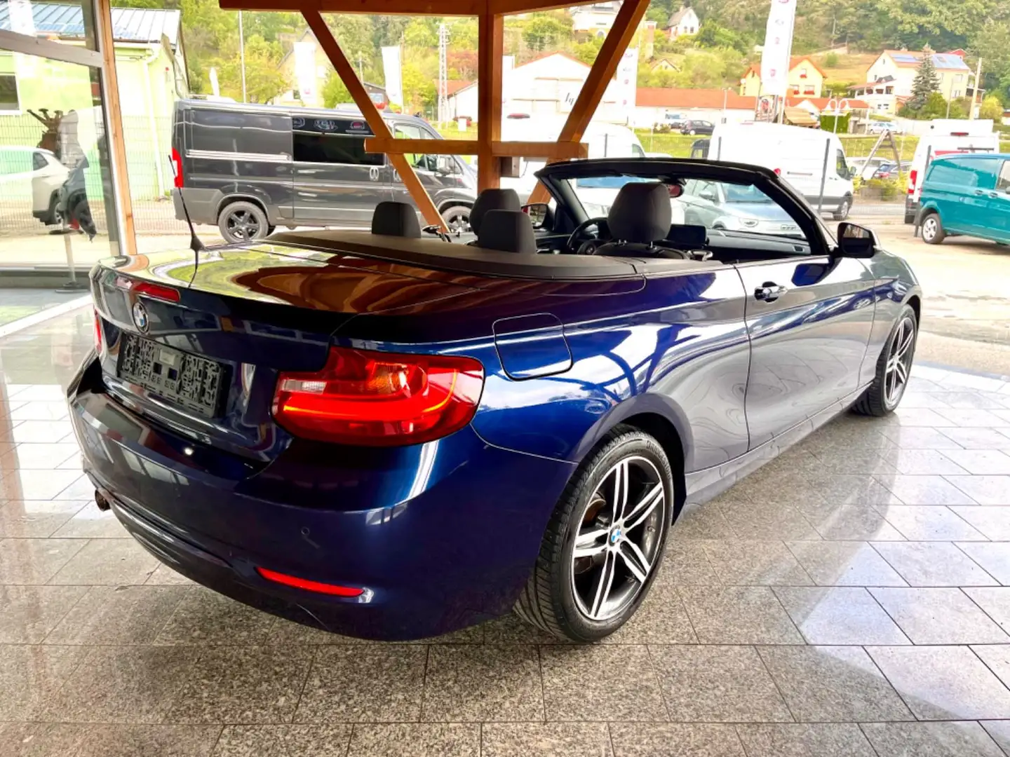 Vehicle image, number 5