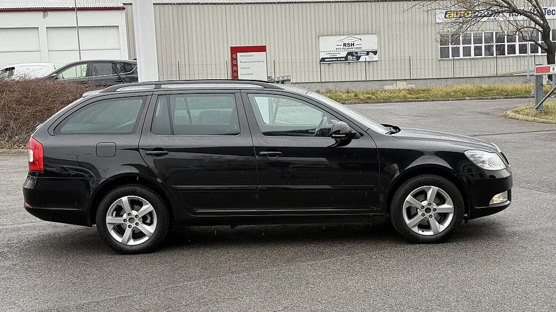 Vehicle image, number 6