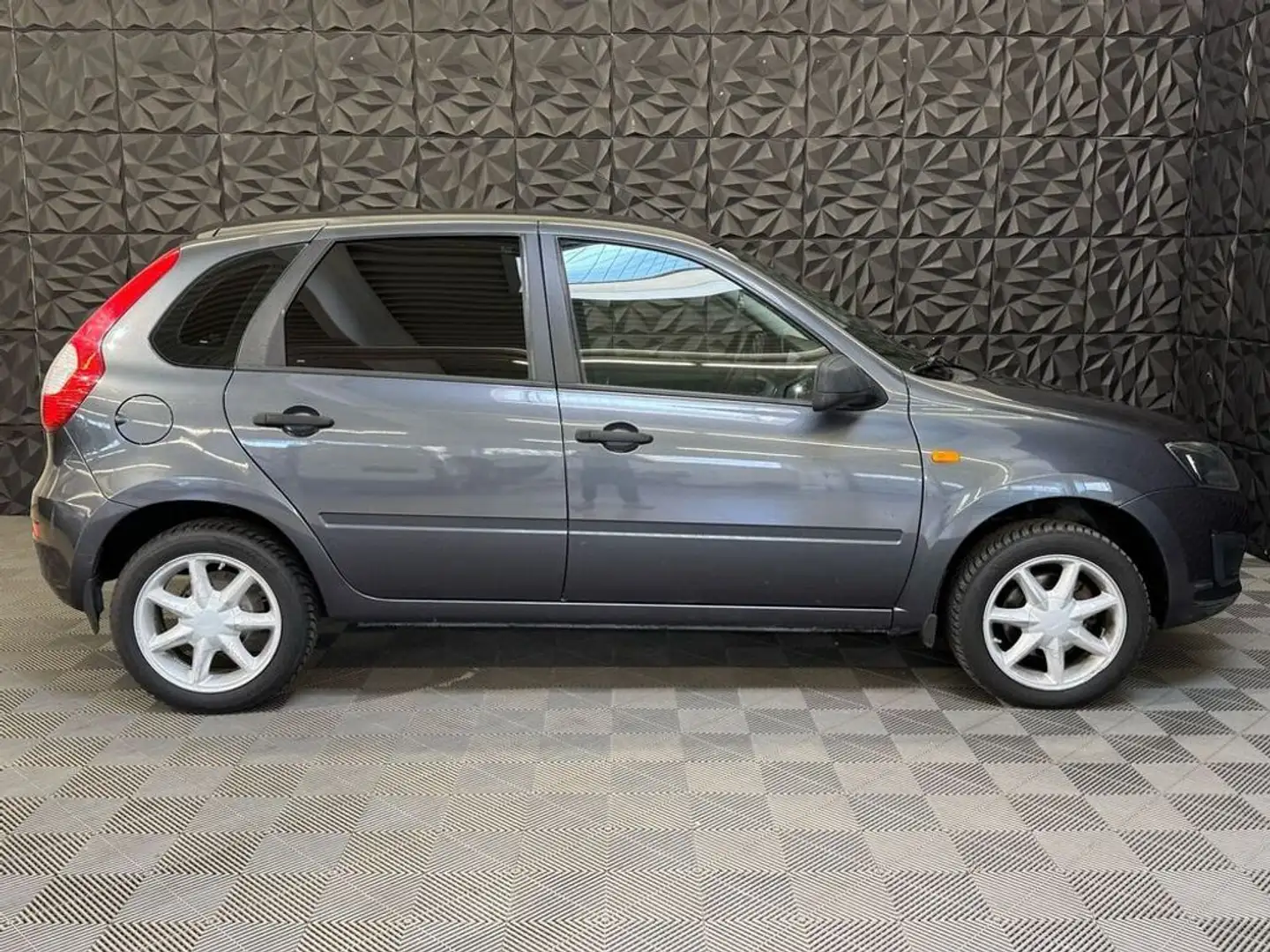 Vehicle image, number 13