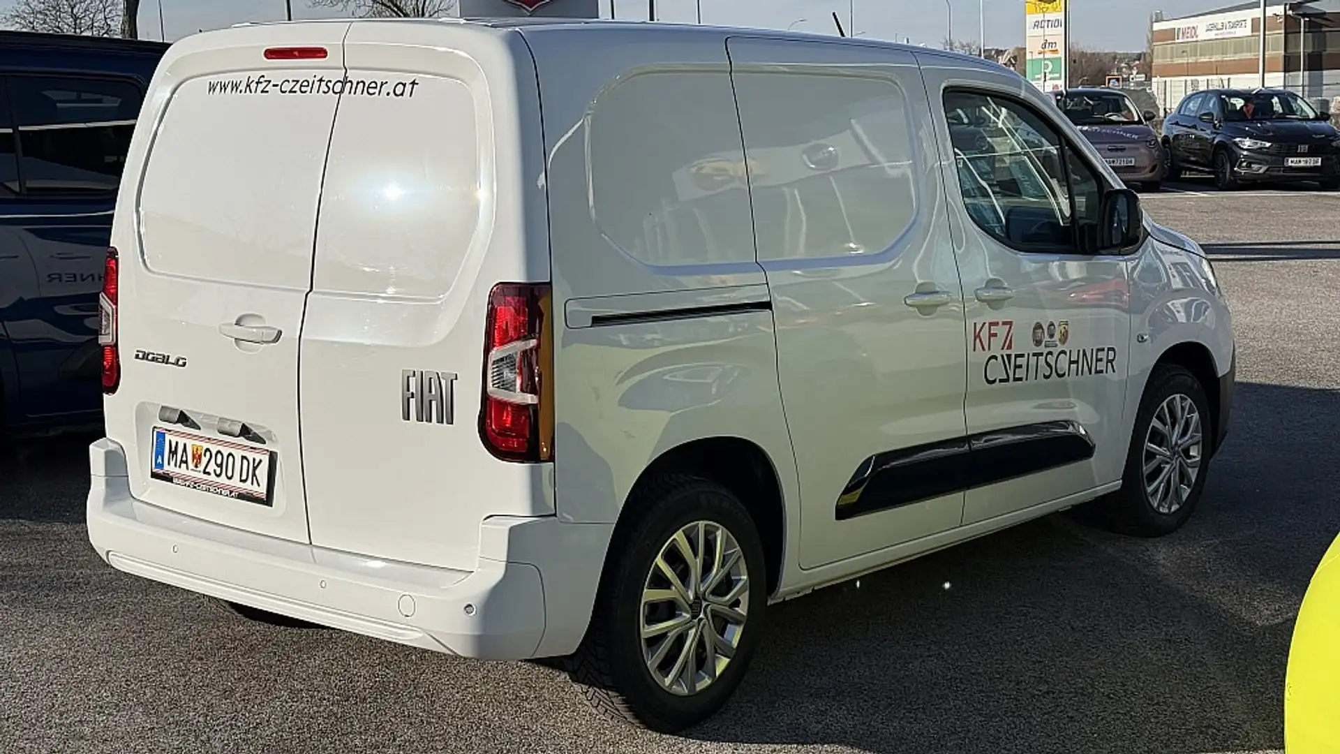 Vehicle image, number 4