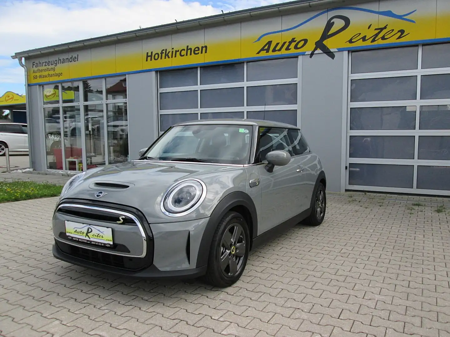 Vehicle image, number 1