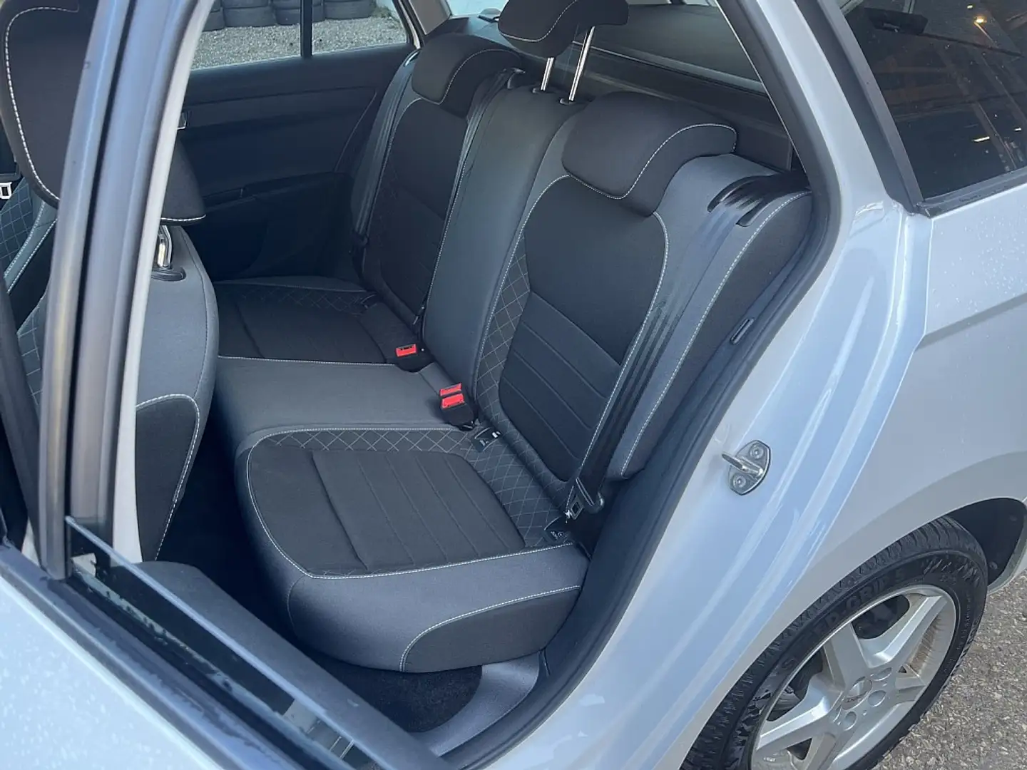 Vehicle image, number 8