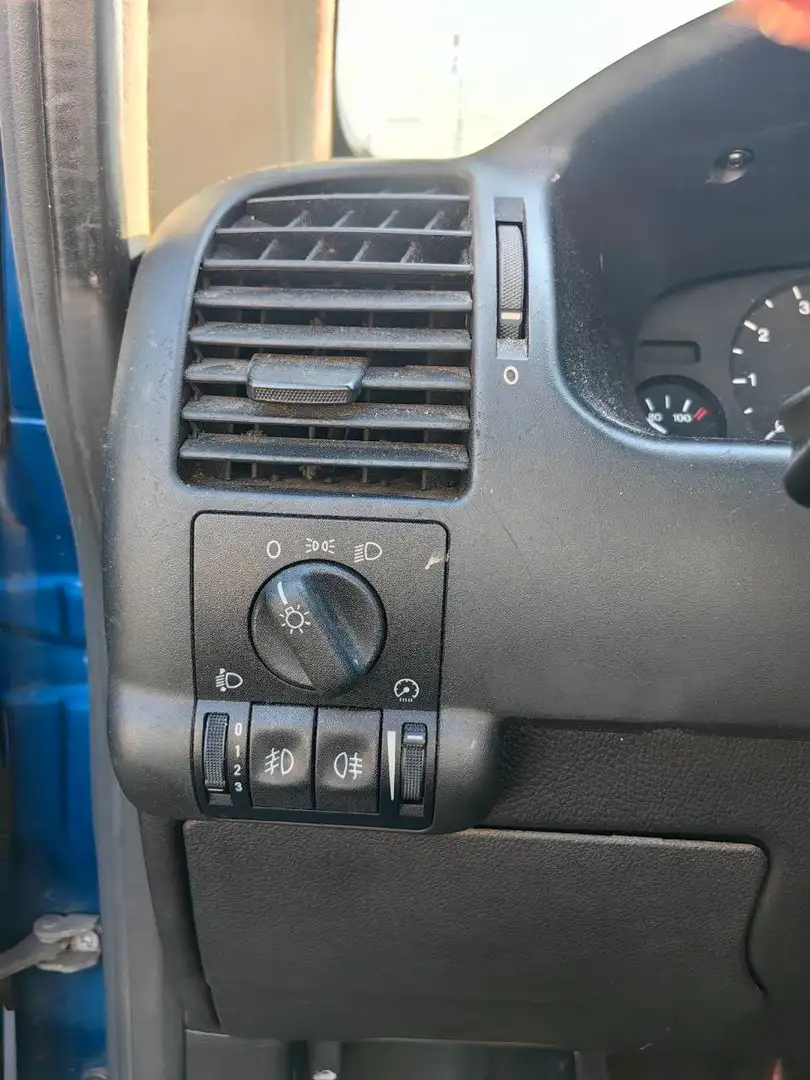 Vehicle image, number 12