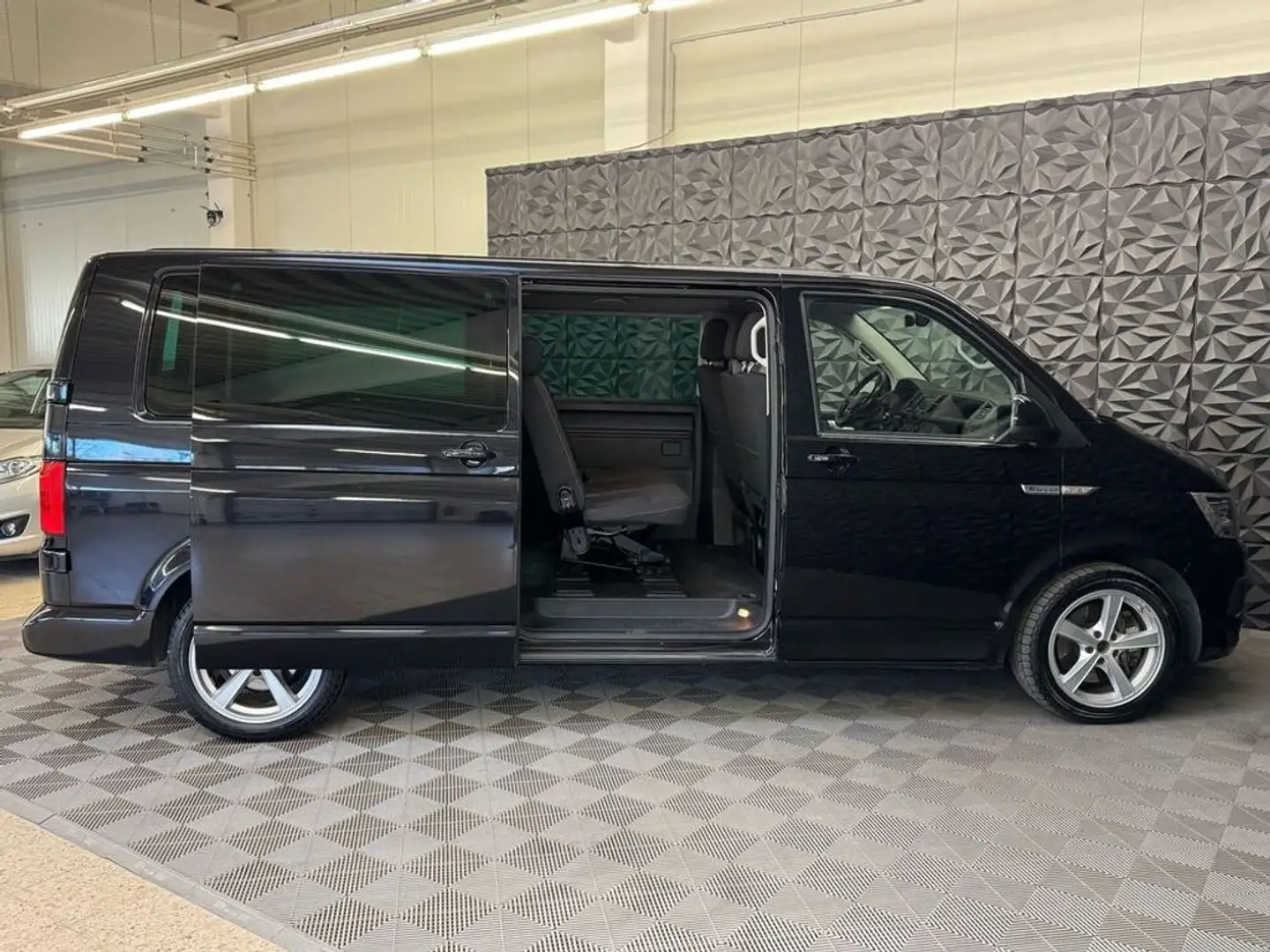 Vehicle image, number 8