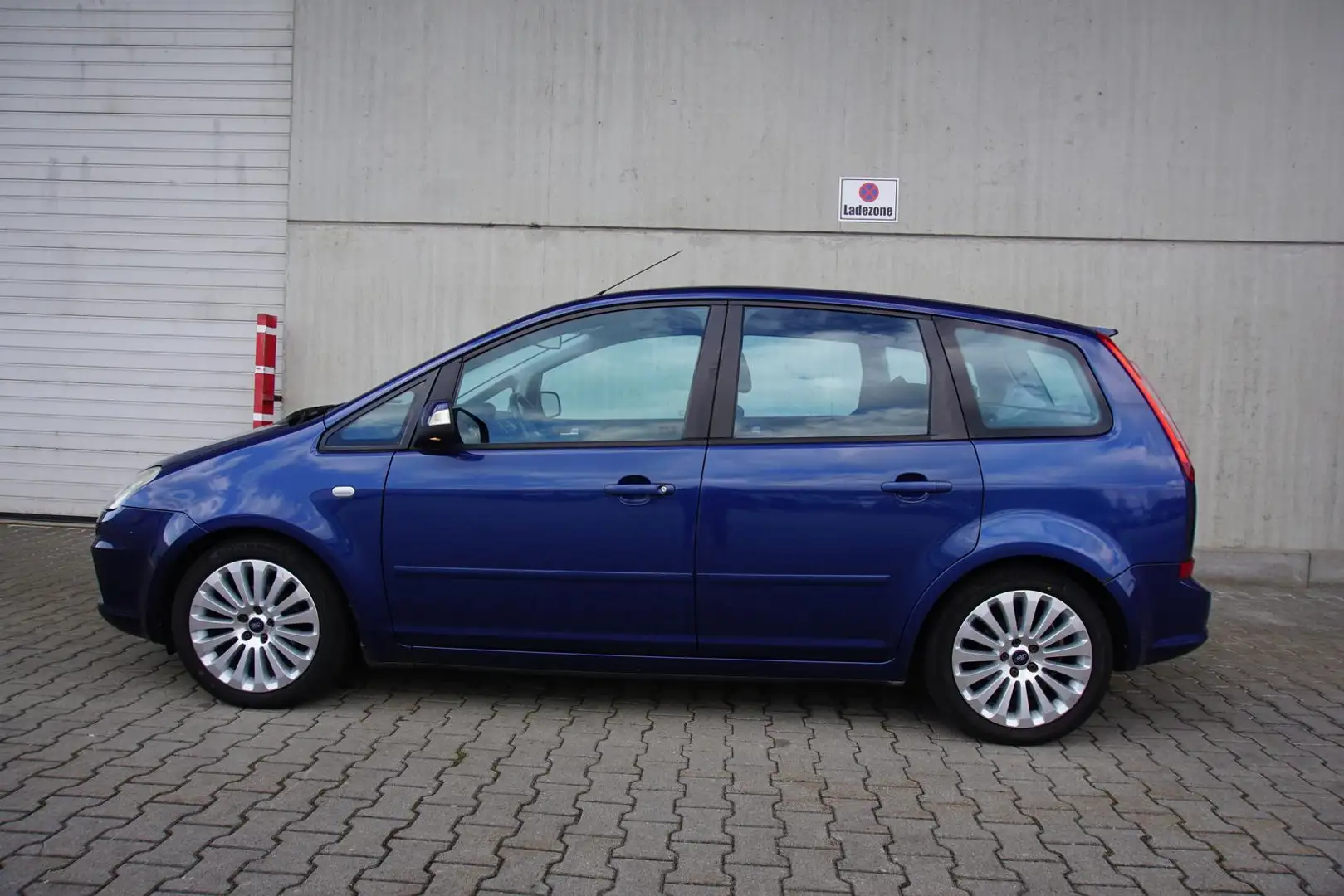 Vehicle image, number 2