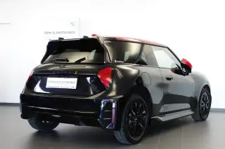 Vehicle image thumbnail, number 4