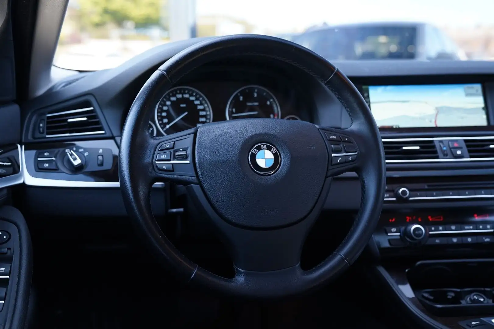 Vehicle image, number 13