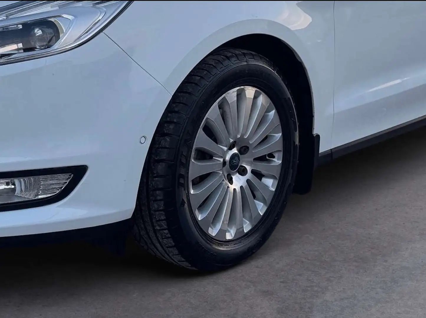 Vehicle image, number 6