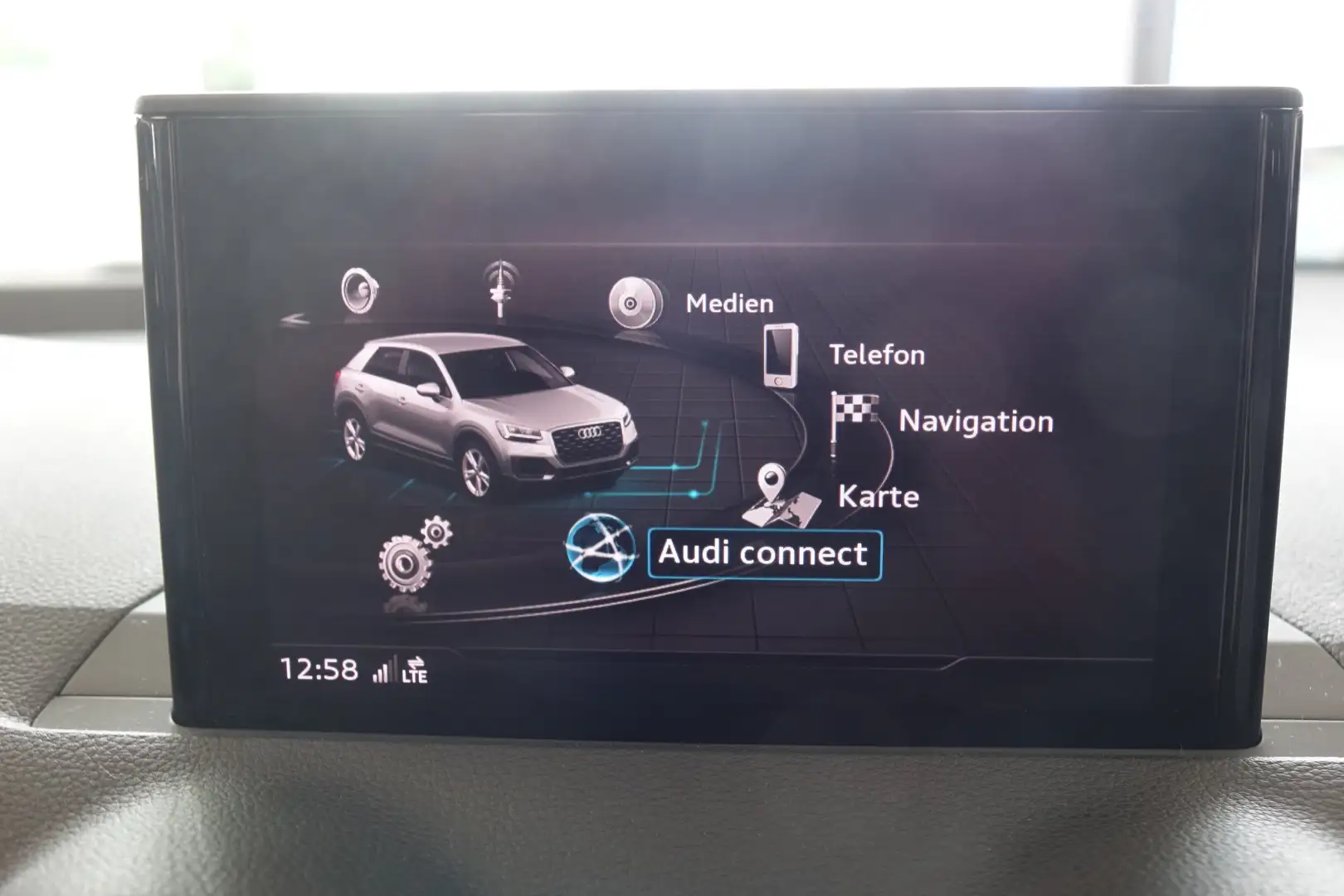 Vehicle image, number 13
