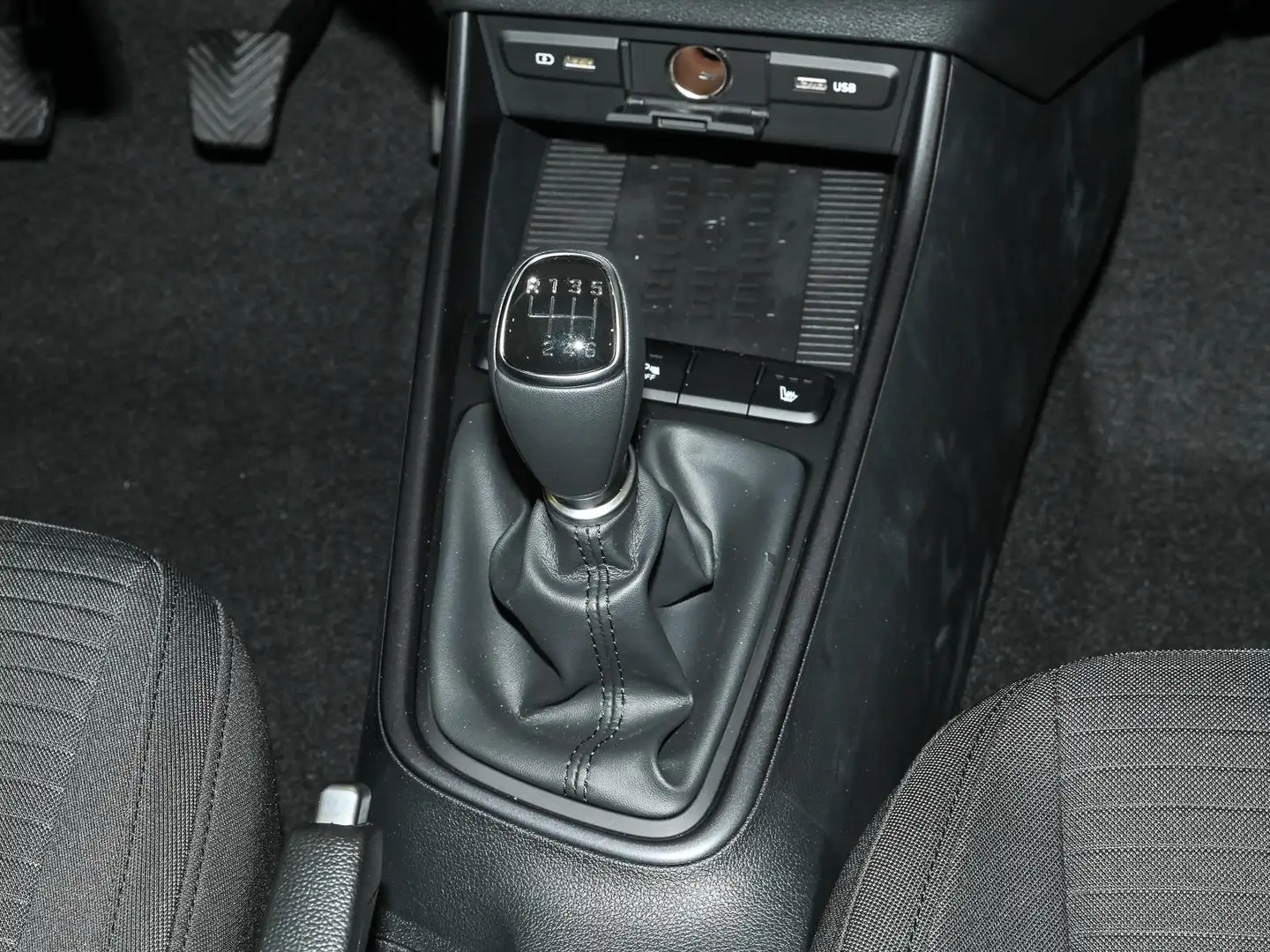 Vehicle image, number 13